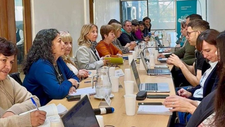 Los gremios docentes rechazaron la oferta de recomposición salarial del ...